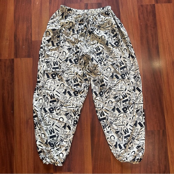 Fun black & white flowy pants - Picture 1 of 3